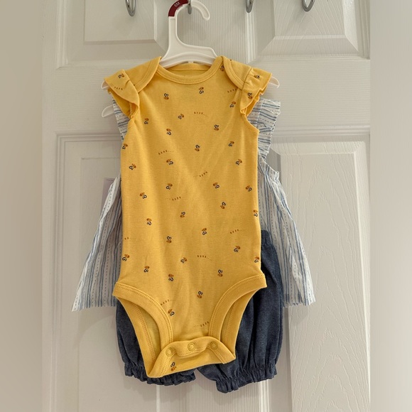 Carter’s baby girl 3 piece set - Picture 2 of 3